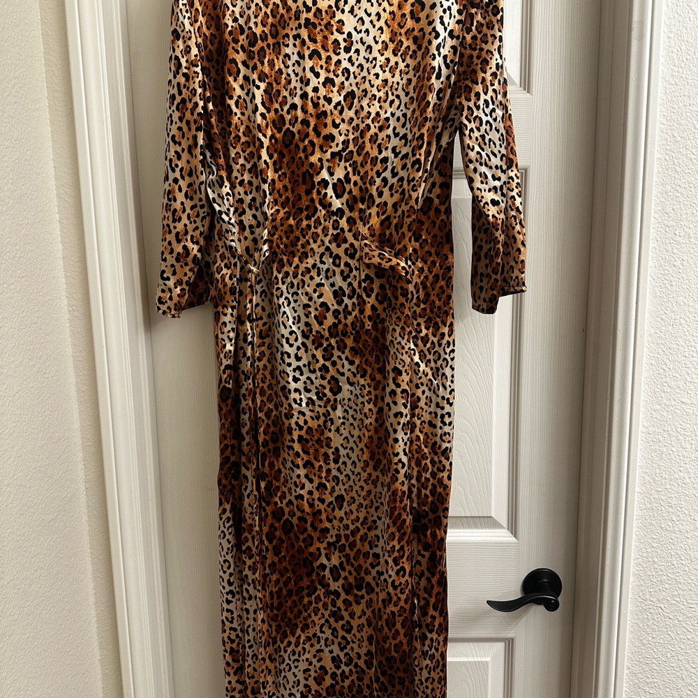 Intimo Leopard Print Satin Robe - Picture 2 of 3